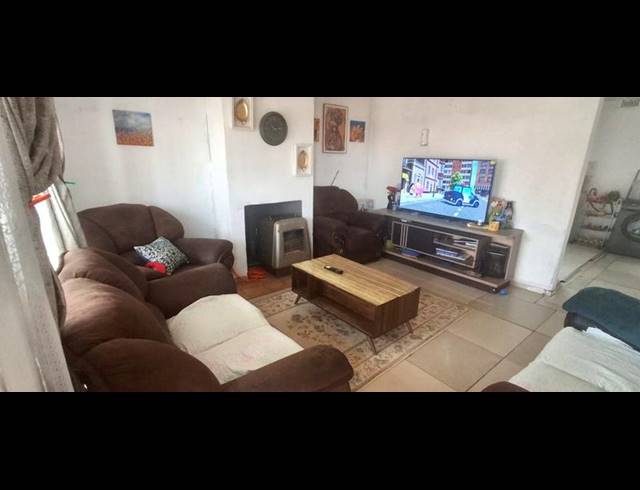 3 BEDROOM HOUSE FOR SALE IN SPRUIT VIEW